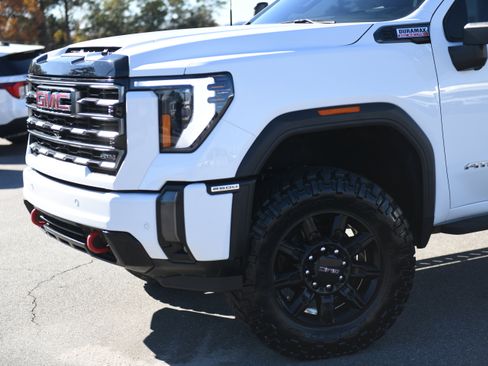 Used 2024 GMC Sierra 2500 AT4 w/ Technology Package image 3
