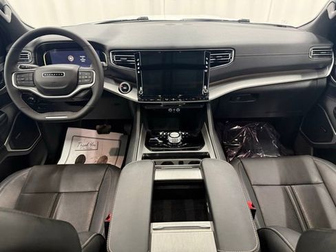 Used 2025 Jeep Wagoneer Series II w/ Premium Group I image 4