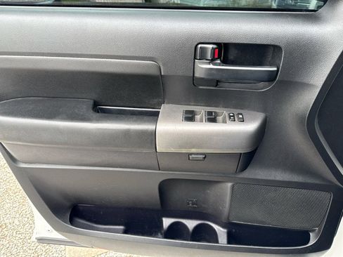 Used 2013 Toyota Tundra 4x4 CrewMax image 15