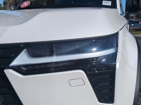 Used 2024 Lexus GX 550 image 6