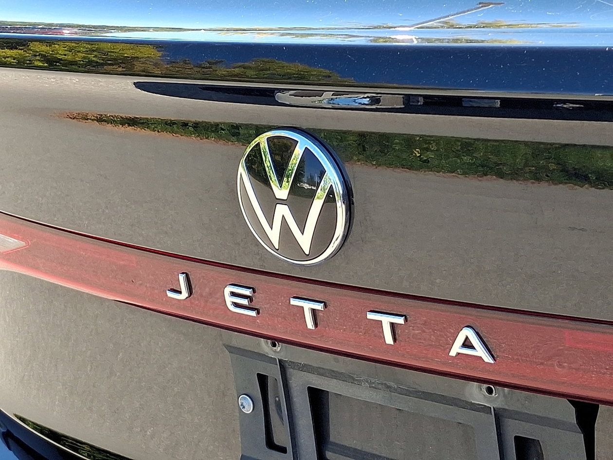 Used 2025 Volkswagen Jetta SE FWD image 30