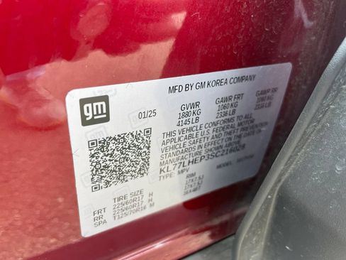 Used 2025 Chevrolet Trax LT FWD image 34