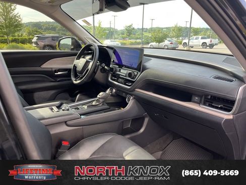 Used 2026 Toyota Grand Highlander AWD image 32