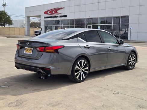 Used 2020 Nissan Altima 2.5 SR image 3