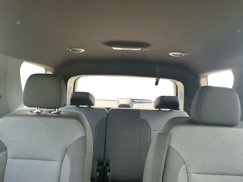 Used 2023 Chevrolet Traverse LT FWD image 19
