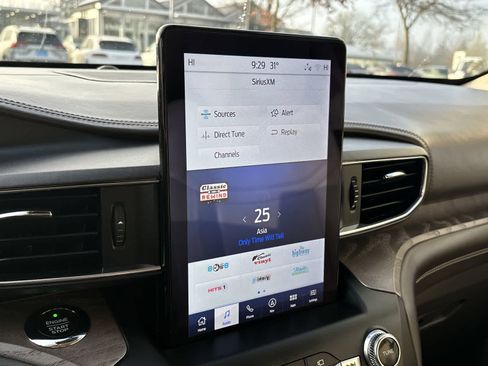 Used 2020 Ford Explorer Platinum w/ Premium Technology Package image 19