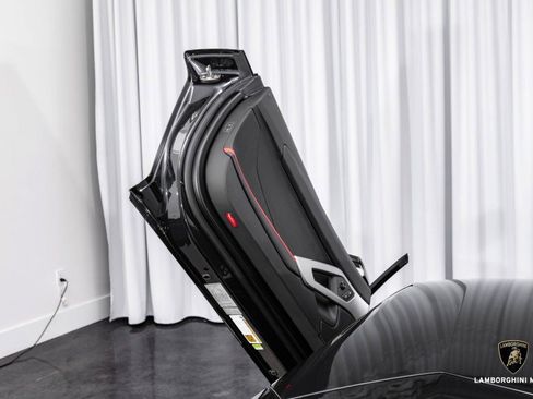 Used 2018 Lamborghini Aventador S image 46