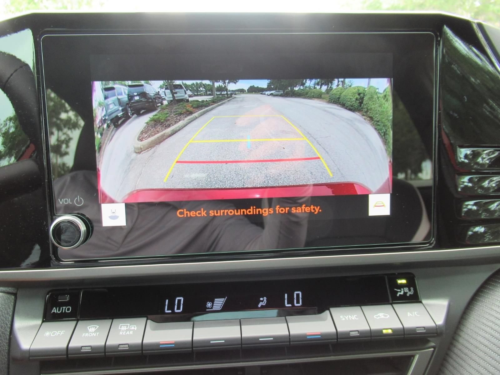Used 2026 Toyota Camry Hybrid FWD image 27
