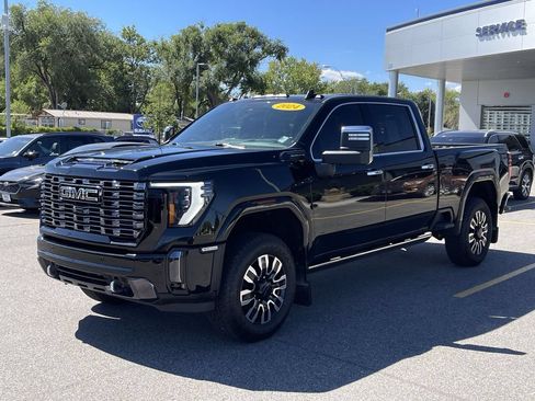 Used 2024 GMC Sierra 3500 Denali Ultimate AWD/4WD image 3