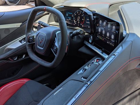 Used 2020 Chevrolet Corvette Stingray Premium Cpe w/ 3LT Preferred Equipment Group RWD image 17