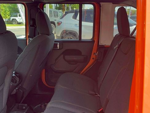 Used 2025 Jeep Wrangler Unlimited Sport AWD/4WD image 10