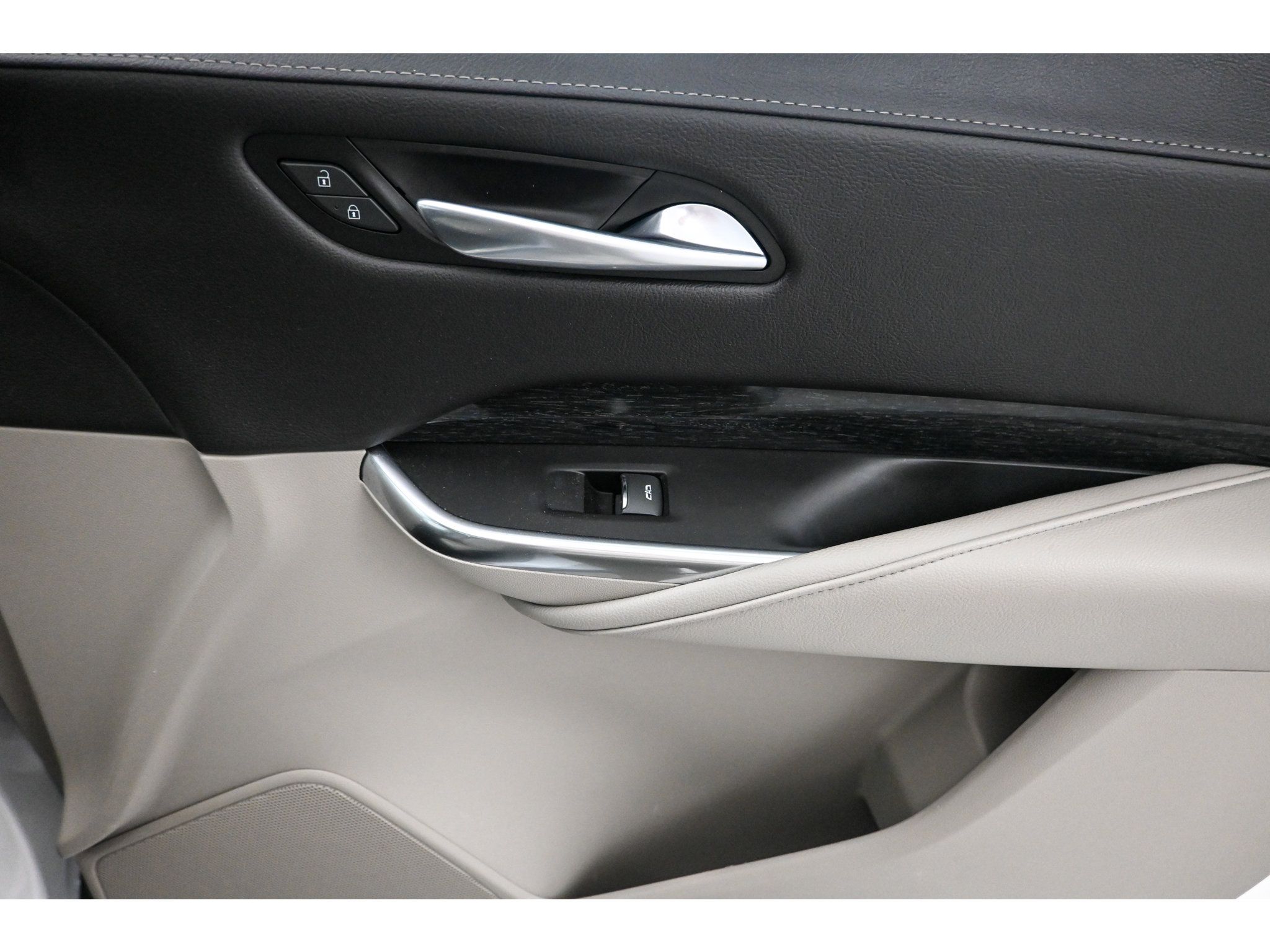 Used 2023 Cadillac XT4 Premium Luxury w/ Cold Weather Package FWD image 18