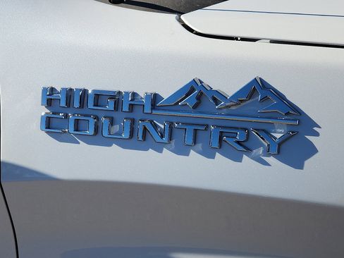 Used 2024 Chevrolet Silverado 1500 High Country w/ Z71 Off-Road Package image 8