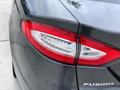 Used 2015 Ford Fusion SE w/ Equipment Group 202A image 26