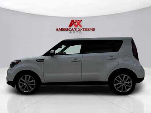 Used 2018 Kia Soul + image 2