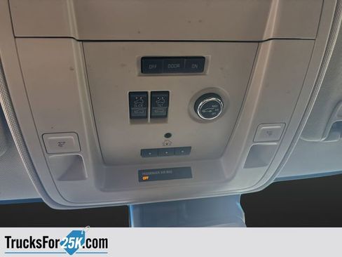 Used 2015 Chevrolet Suburban LT image 29