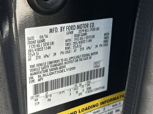 Used 2016 Lincoln Navigator Select image 29