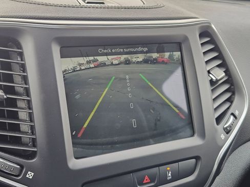 Used 2022 Jeep Cherokee Latitude Lux w/ Mopar Interior Package image 21