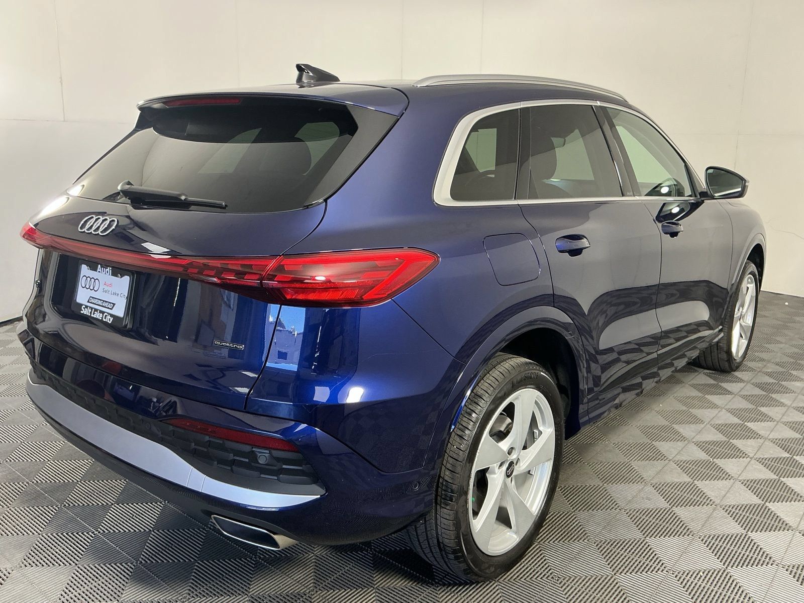 Used 2025 Audi Q5 Premium w/ Premium Plus AWD/4WD image 10