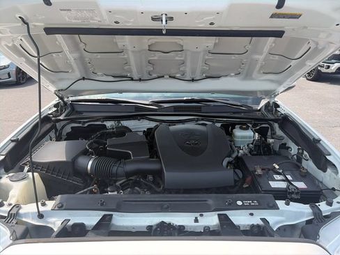 Used 2019 Toyota Tacoma TRD Off-Road AWD/4WD image 27