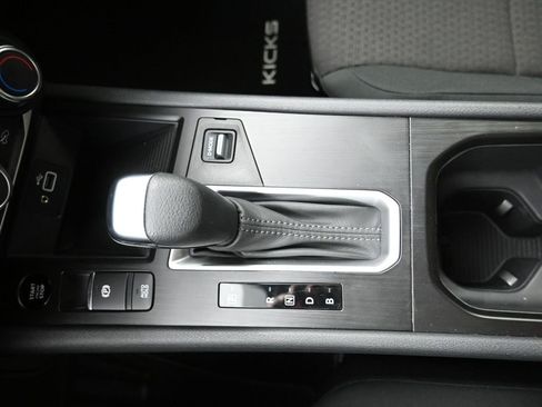 Certified 2025 Nissan Kicks S image 17