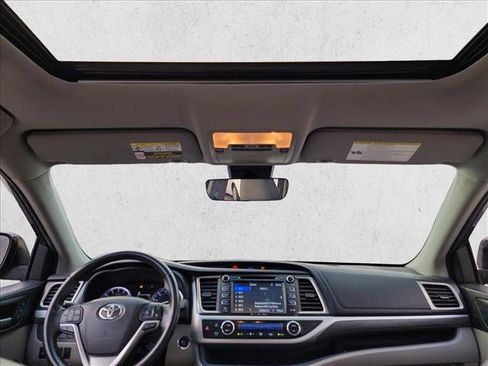Used 2018 Toyota Highlander Limited image 15