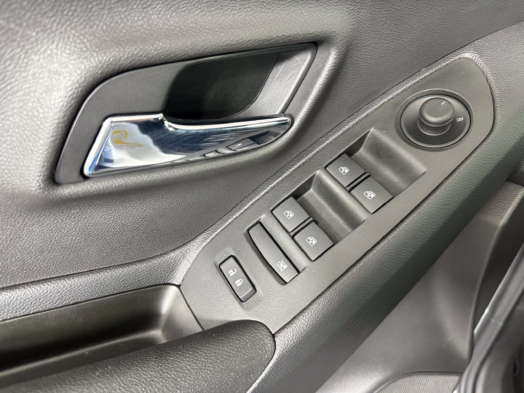 Used 2020 Chevrolet Trax LT w/ Driver Confidence Package FWD image 24