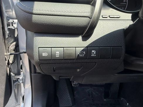 Used 2022 Toyota Camry SE FWD image 8