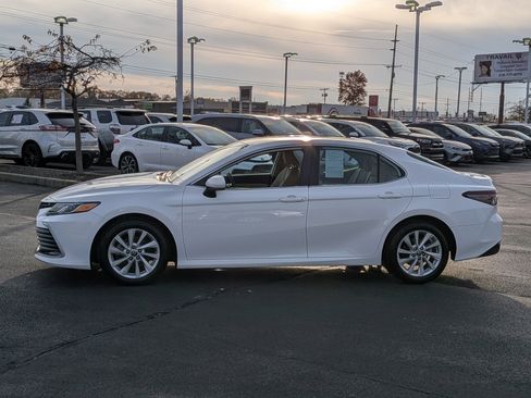 Used 2022 Toyota Camry LE image 5