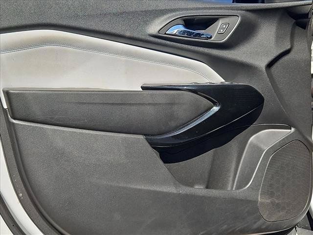 Used 2025 Chevrolet Trax LT w/ LT Convenience Package FWD image 10