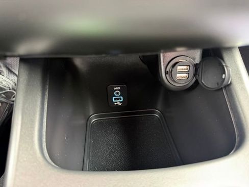 Used 2017 Dodge Journey SXT w/ Comfort/Convenience Group image 16