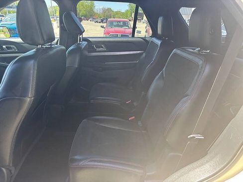Used 2018 Ford Explorer XLT w/ Equipment Group 202A AWD/4WD image 23