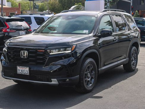 Used 2024 Honda Pilot TrailSport image 3