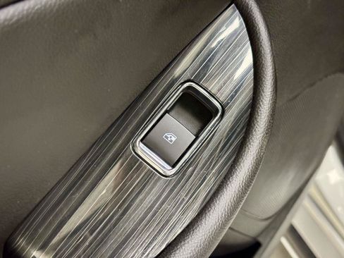 Used 2019 Chevrolet Impala LT FWD image 17