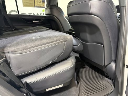 Used 2024 Lexus LX 600 4WD w/ Luxury Package image 12