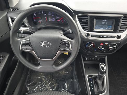 Used 2021 Hyundai Accent SE FWD image 11