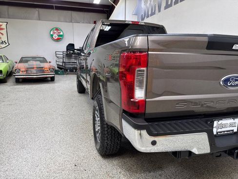 Used 2018 Ford F250 Lariat w/ Camper Package image 9