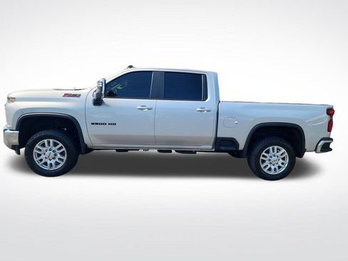 Used 2022 Chevrolet Silverado 2500 LT w/ Convenience Package AWD/4WD image 2