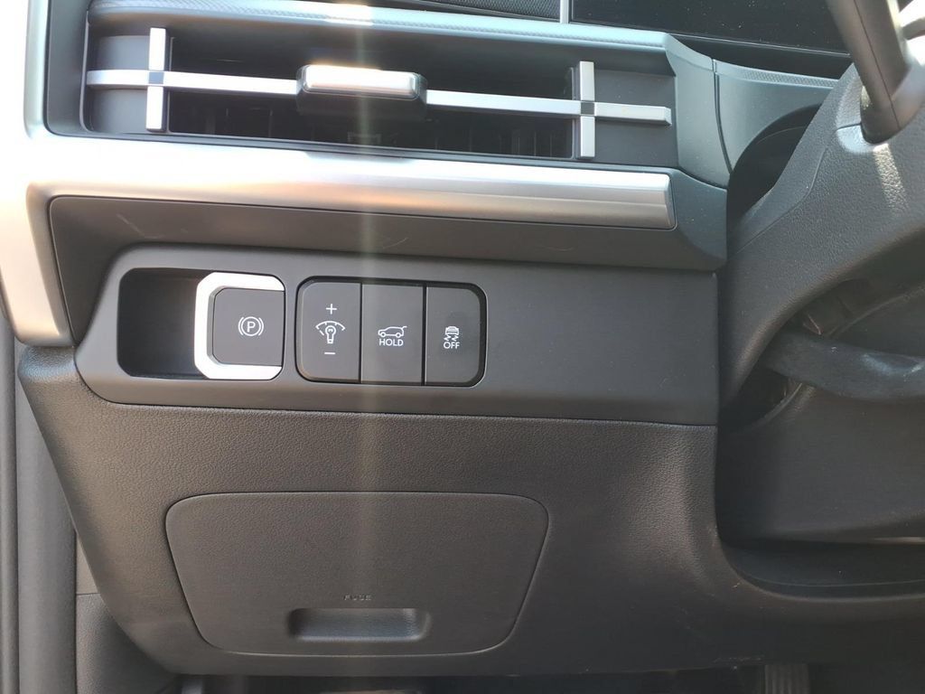Used 2026 Hyundai Santa Fe SE FWD image 17