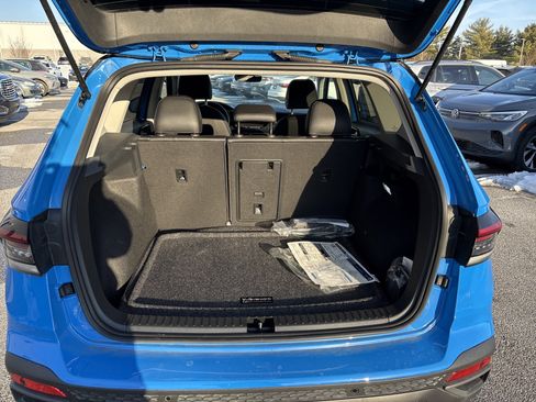 Certified 2025 Volkswagen Taos SE image 15