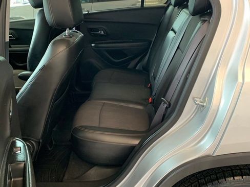 Used 2019 Chevrolet Trax LT w/ LT Convenience Package AWD/4WD image 12