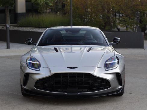 Used 2025 Aston Martin V8 Vantage Coupe RWD image 5