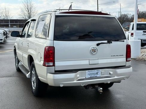Used 2004 Cadillac Escalade AWD image 3