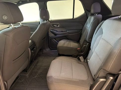 Used 2023 Chevrolet Traverse LT FWD image 16