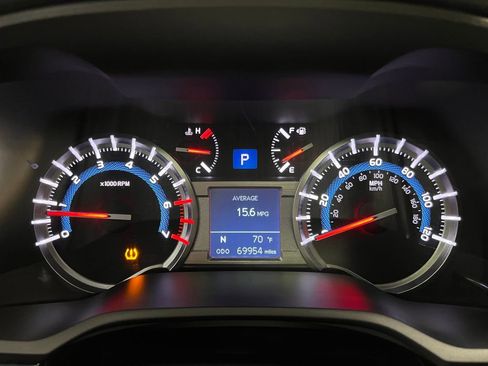 Used 2018 Toyota 4Runner TRD Off-Road Premium AWD/4WD image 12