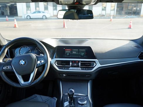 Used 2019 BMW 330i Sedan w/ Convenience Package RWD image 17