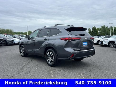 Used 2023 Toyota Highlander XLE FWD image 6