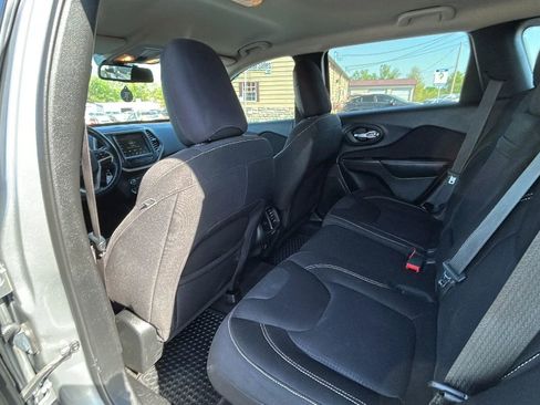 Used 2015 Jeep Cherokee Latitude w/ Cold Weather Group image 27