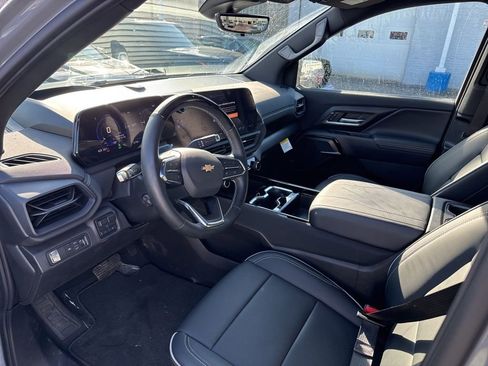 Used 2025 Chevrolet Silverado EV LT w/ LT Premium Package image 9