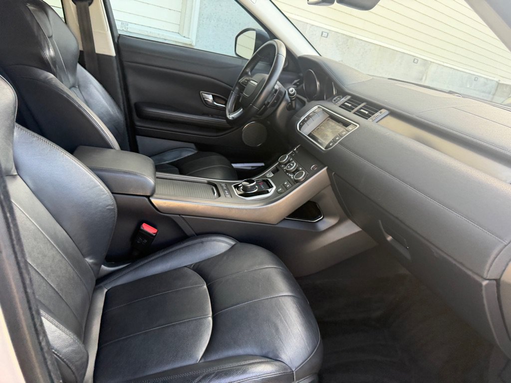 Used 2018 Land Rover Range Rover Evoque SE AWD/4WD image 25